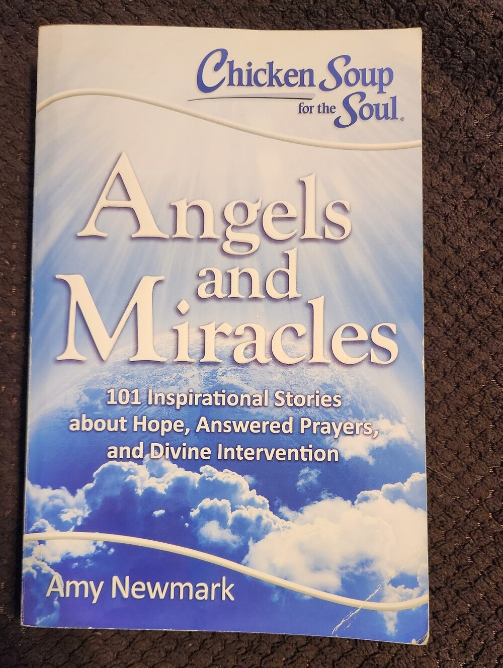 Chicken Soup for the Soul: Angels and Miracles - Amy Newmark